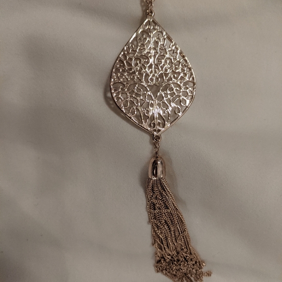 NWT a new day gold tassel necklace - Picture 2 of 2
